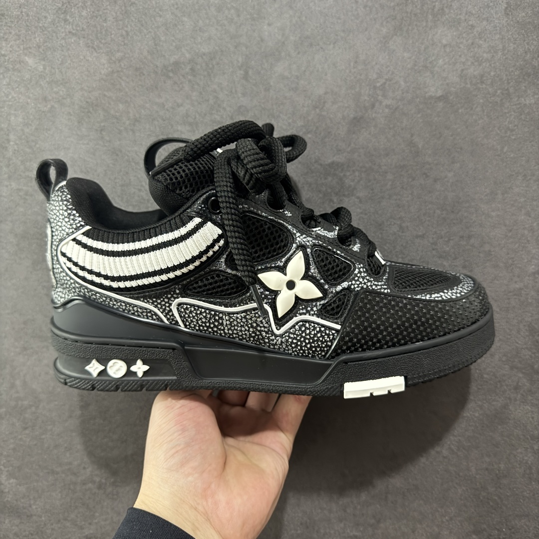 【纯原礼盒版】Louis Vuitton LV Skate时装走秀圆头系带运动鞋 完美鞋型超高的清洁度 零毛边线头瑕疵 全套原楦原纸版原鞋开模 全网最具灵魂的版型 正确原装黄色鞋盒 正确中底印花 鞋面印花3D高频深度立体 全鞋电脑针车 紧密相连 针距密度一致 环保乳胶注塑鞋垫 厚度脚感还原原版 皮面裁剪部位 统一油边封口工艺 原装橡胶大底含胶量大底组合零偏差 专柜全套包装 防尘袋 说明书 质保卡 男女鞋 尺码:40 41 42 43 44 45 46-选品中心