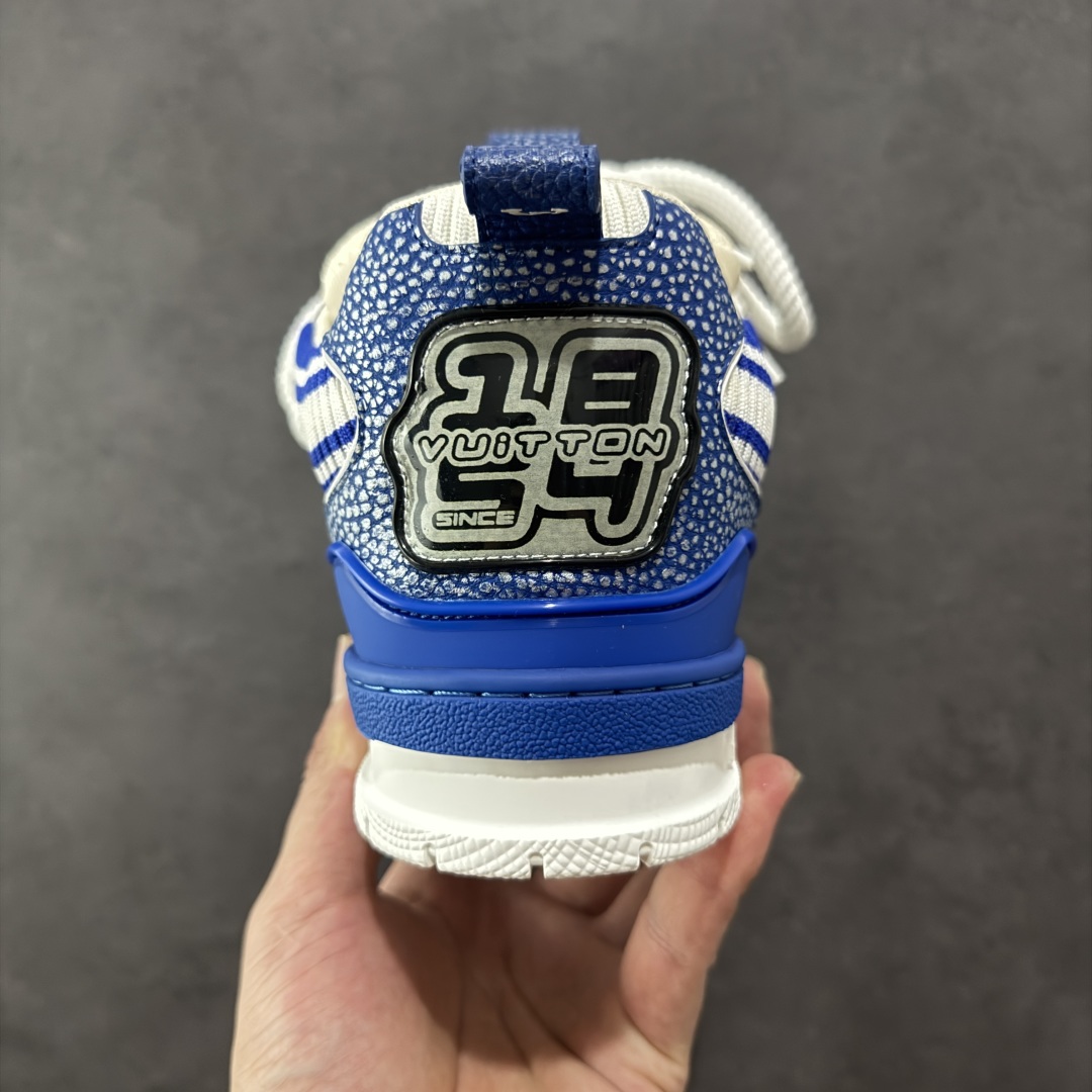 图片[4]-【纯原礼盒版】Louis Vuitton LV Skate时装走秀圆头系带运动鞋 完美鞋型超高的清洁度 零毛边线头瑕疵 全套原楦原纸版原鞋开模 全网最具灵魂的版型 正确原装黄色鞋盒 正确中底印花 鞋面印花3D高频深度立体 全鞋电脑针车 紧密相连 针距密度一致 环保乳胶注塑鞋垫 厚度脚感还原原版 皮面裁剪部位 统一油边封口工艺 原装橡胶大底含胶量大底组合零偏差 专柜全套包装 防尘袋 说明书 质保卡 男女鞋 尺码：40 41 42 43 44 45 46-选品中心