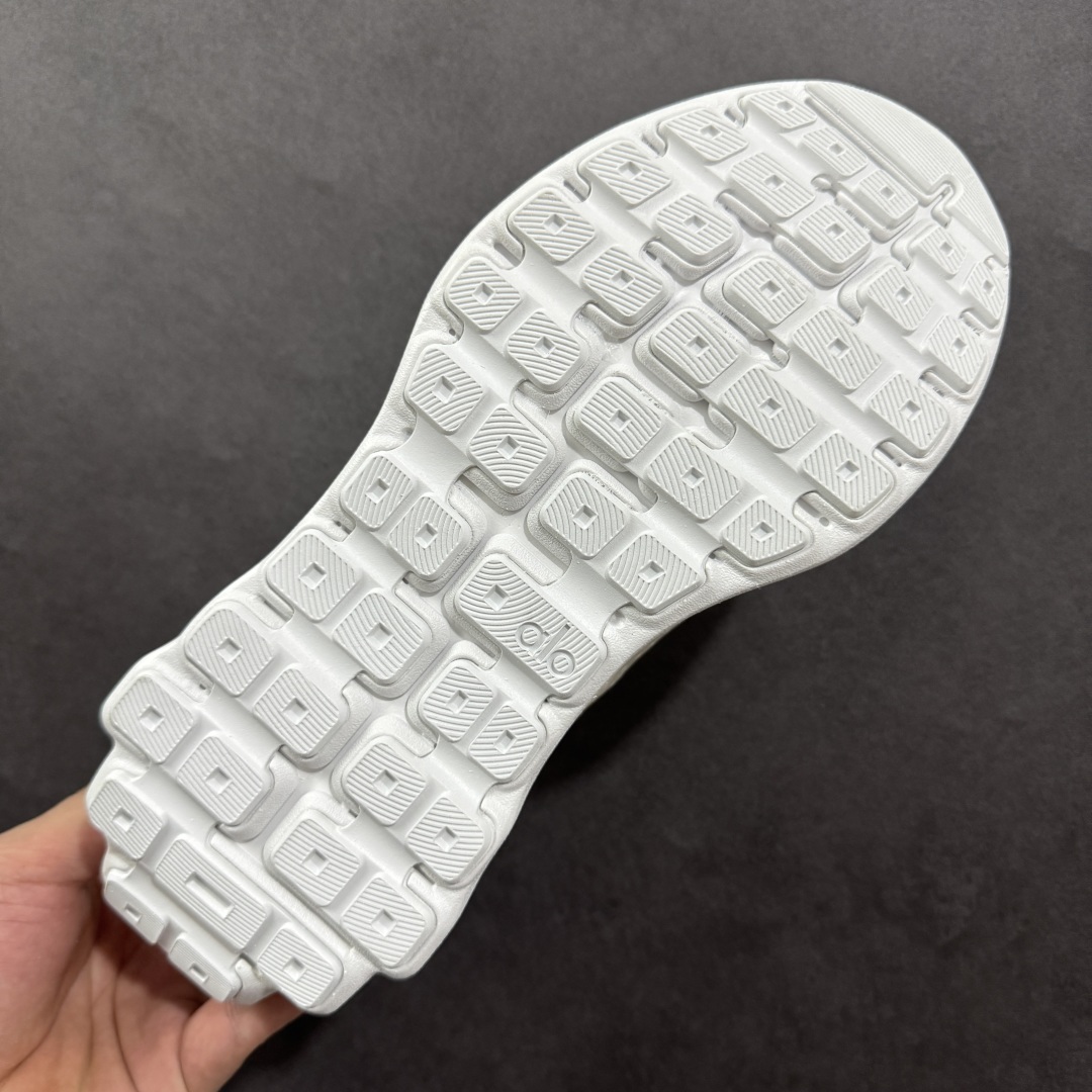  
Alo Runner 明星同款 四季常青款增高低帮休闲生活鞋 

大厂采购原材料
多处细节一步到位