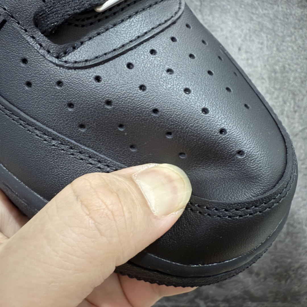 图片[4]-【GX2.0海外版】NK Air Force 1 Low \’07 空军一号低帮经典板鞋 纯黑 CW2288-001 顶级空军 原厂皮料 升级版 市场独一档 超高清洁度裁片 皮料质感肉眼可见 细节吊打市场其他代号版本 天花板级别 全鞋电脑针车 工整有序 原厂港宝加持完美还原灵魂版型 原盒原配从里到外百分百还原 原厂全头层原厂皮料 原标原盒 内置Sole气垫 中底白色背胶 中底划线 已经无限的接近公司 原厂楦头 原厂刺绣 后跟弧度修正 正确中底四线防伪 尺码：35.5 36 36.5 37.5 38 38.5 39 40 40.5 41 42 42.5 43 44 44.5 45 46 47.5 48.5-选品中心
