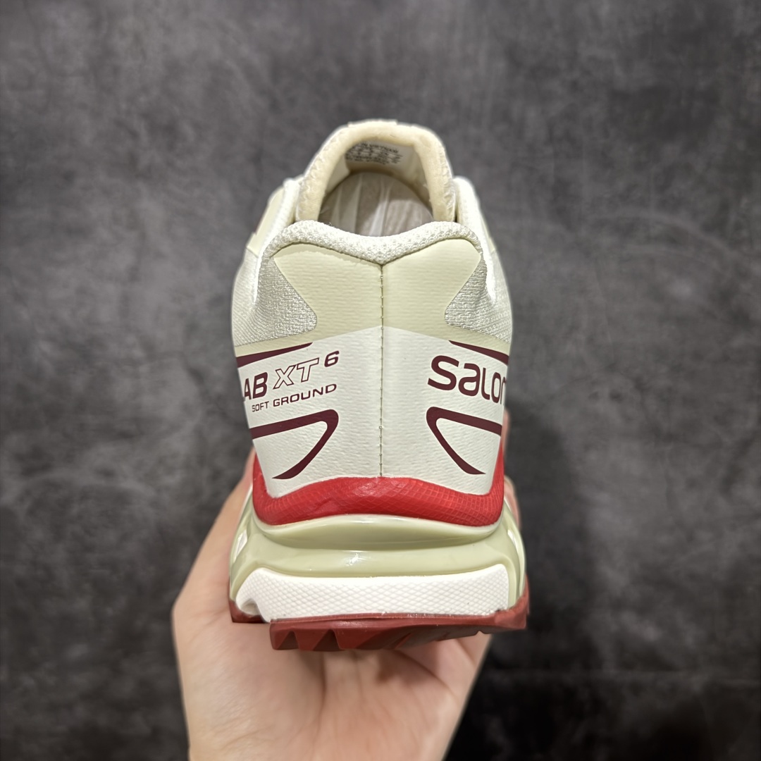 图片[4]-【巅峰版】 Salomon XT-6 米棕白色 萨洛蒙复古潮流户外机能登山跑鞋 475823 纯原外贸平台特供订单 耗时半年巨作 全套原纸板楦头开发 原厂特供网布配套加持 确保原汁原味 完美呈现版型 原档数据独家私模五层组合大底 原装Ortholite轻量化鞋垫 中底布带钢印编号 原厂TPU锁扣 进口港宝加持 后跟自然饱满 还原公司包裹性 鞋面以“锯齿”状的包裹系统呈现 在基色底之下加入了各种色点缀 将公司的最新技术和时尚前卫的造型融入耐用的长跑款式中 鞋面由 TPU 薄膜制成 并焊接在高耐磨网眼上 使其既时尚又坚固 由 ACS底盘支撑 可增强稳定性和支撑力 以及由橡胶凸耳 Contragrip外底覆盖的 EVA 缓冲中底 旨在应对崎岖的地形 鞋舌上的彩色Salomon 标签、Quicklace 系统以及鞋头、鞋舌和鞋跟上的附加品牌使细节更加完美 让穿着者可以轻松驾驭户外与通勤下的任何运动生活场景 无缝鞋身户外随意纵横 颜值与脚感兼备 出街通勤 绝对非常吸睛 你值得拥有 尺码：36 36.5 37.5 38 38.5 39 40 40.5 41 42 42.5 43 44 44.5 45-选品中心