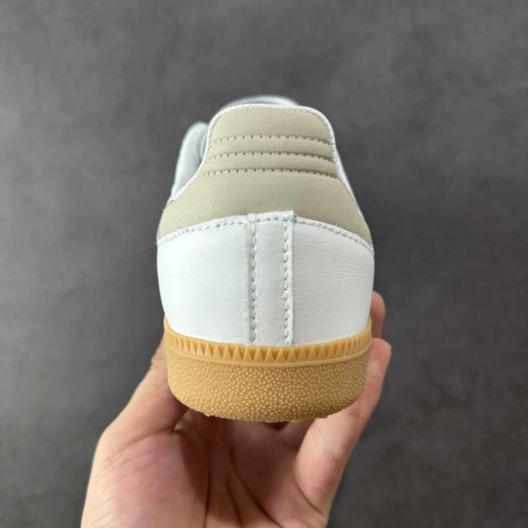  
adidas originals Samba OG 米银白色
此款以简约大方的造型设计，给人以随性休