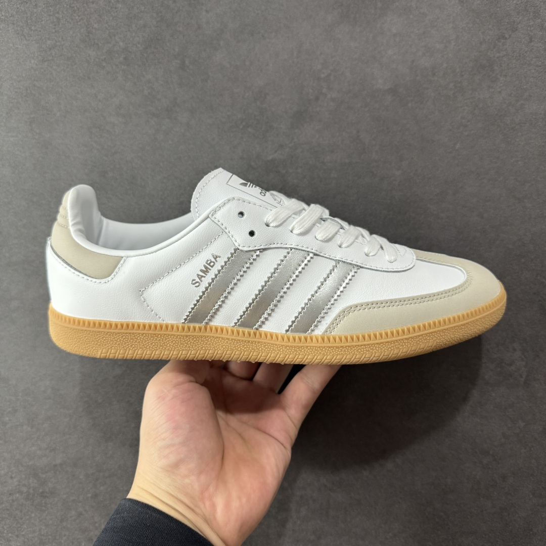  
adidas originals Samba OG 米银白色
此款以简约大方的造型设计，给人以随性休