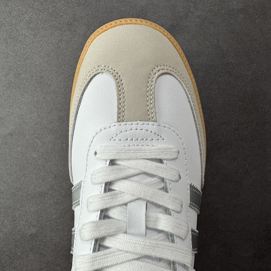  
adidas originals Samba OG 米银白色
此款以简约大方的造型设计，给人以随性休