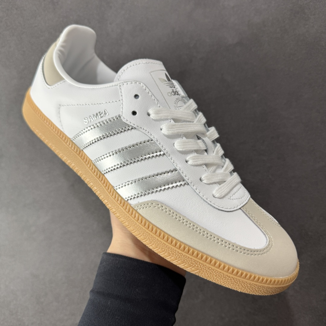  
adidas originals Samba OG 米银白色
此款以简约大方的造型设计，给人以随性休