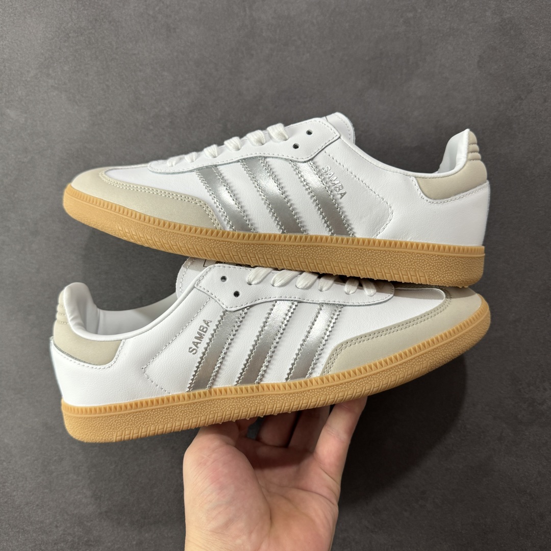  
adidas originals Samba OG 米银白色
此款以简约大方的造型设计，给人以随性休