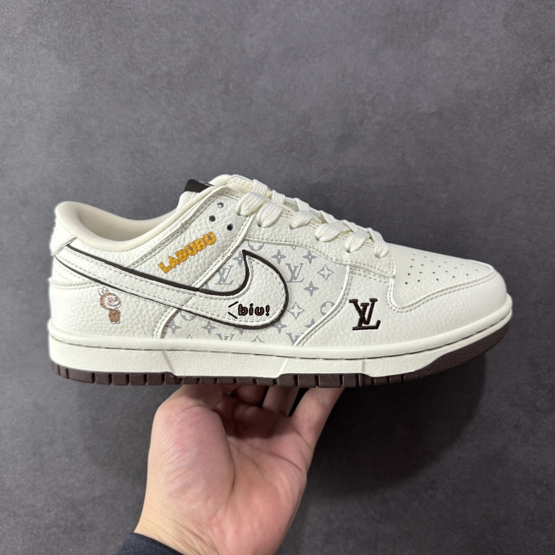  
【定制版】Nike SB Dunk Low“LV 拉布布 三方联名——白咖啡”  高端定制 低帮休闲