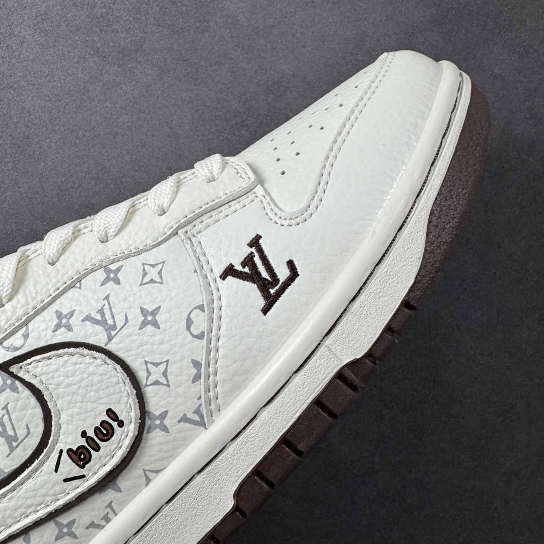 
【定制版】Nike SB Dunk Low“LV 拉布布 三方联名——白咖啡”  高端定制 低帮休闲