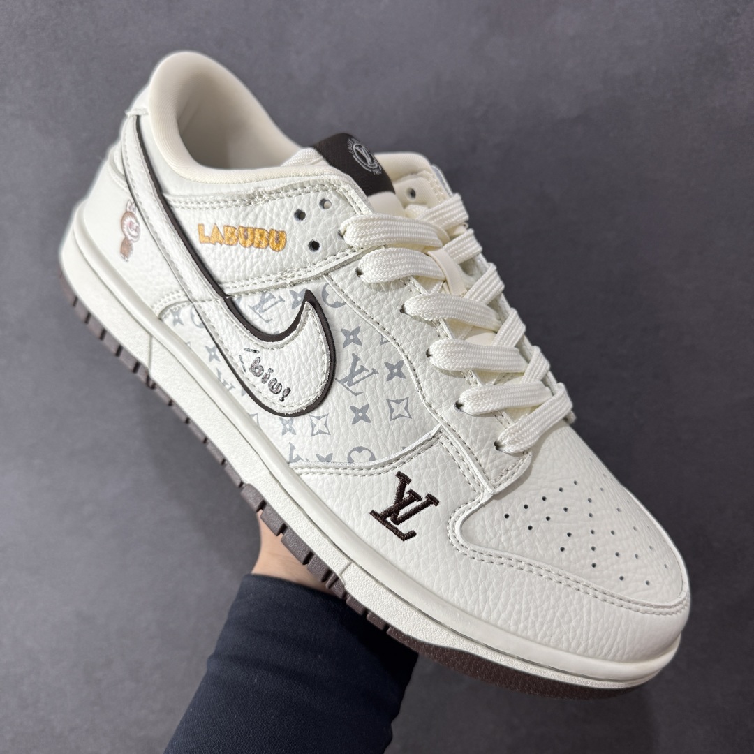  
【定制版】Nike SB Dunk Low“LV 拉布布 三方联名——白咖啡”  高端定制 低帮休闲