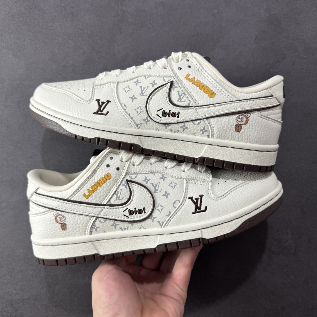  
【定制版】Nike SB Dunk Low“LV 拉布布 三方联名——白咖啡”  高端定制 低帮休闲