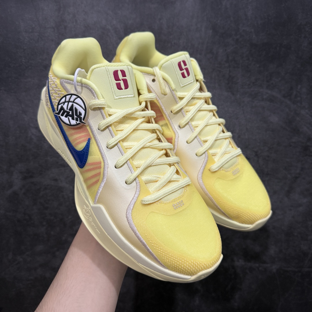 【Max/灭世纯原】NK Sabrina 2 萨布丽娜二代签名减震防滑低帮篮球鞋 黄色 FZ1517-800 革新登场🌪🔝颠覆革新出货‼️缓震配置独家革新！实战属性直接拉满👊🏻实战天花板上限再度提升！实战亲测-性能体验吊打国产同价位鞋款 ⚫️前掌扇形zoom➕增配中足抗扭片➕增配后掌马蹄ZOOM气垫（正品仅配置前掌扇形zoom） 完美解决 正品抗扭不足问题 ⚫️采用科比5代鞋楦以及龙骨数据打造！前后落差仅6mm！小科5实至名归！ ⚫️鞋身➕鞋头增配高频补强层，提升鞋头以及脚踝支撑性 ⚫️鞋垫采用高弹缓震垫材质-磨合一场直接贴合脚型☑️ ⚫️外底加厚2mm，升级止滑配方，磨合一次，抓地原地起飞 后卫旗舰有且只在灭世纯原（支持市场任意货品正面PK） 真材实料，肉眼可见！革新升级绝非空穴来风！灭世纯原内外兼修，用态度诠释最强实战货品👊🏻 尺码：39-46（尺码建议：标准亚洲楦 无需大半码）-选品中心