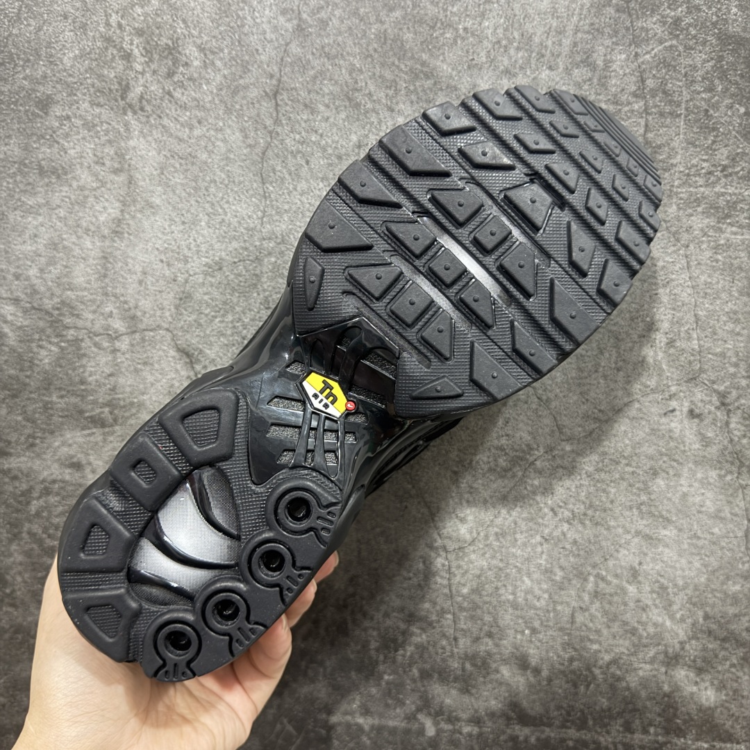  
Nike Air Max Plus TN气垫系列跑鞋
全新一比一高端版本 
真正的市场T1品质 更多