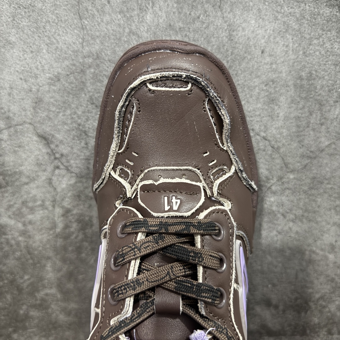 图片[5]-【OK纯原版】Balenciaga Hamptons Worn-Out 巴黎世家十八18代 涤纶（聚酯纤维）牛皮革 圆头系带 低帮 生活休闲鞋板鞋 全套原纸板楦头开发 最原汁原味的灵魂版型 全鞋荧光划线卡点 胶水把控整洁度追求极致完美 每一双都是工艺品 多重QC质检 超越公司货的品控标准 实实在在的免检产品 原盒原配 正确字体电绣 粗细、位置、大小正确 侧边TPU 透气孔匹配意产原版 正确分离大底 TPU软底 原版一致大底LOGO 立体感十足 原厂皮料水洗做旧 采购原厂网纱 偏大一码 尺码：35 36 37 38 39 40 41 42 43 44 45 46-选品中心