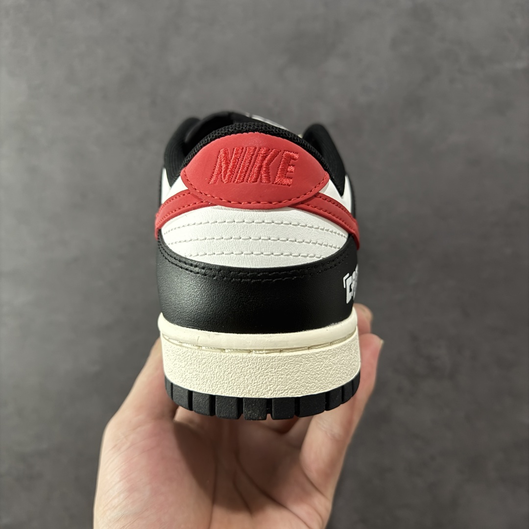  
【定制版】Nike Dunk Low 黑焰 黑红色
当经典黑白撞裂酒红火焰尾，纯黑鞋面为画布，雪白中