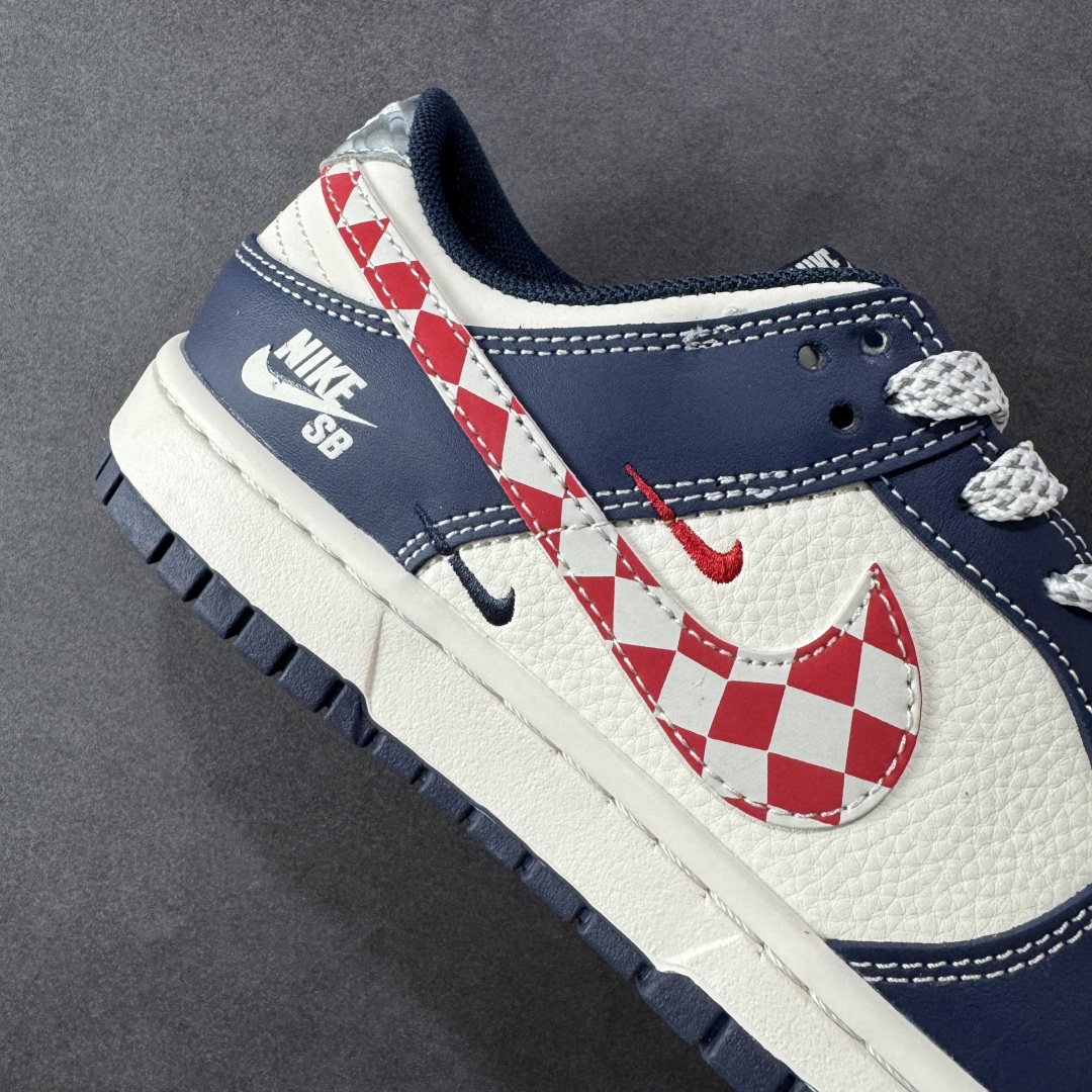 定制版Nike SB Dunk Low“蓝红白国际棋盘格勾” 高端定制 低帮休闲板鞋  XF8698-209