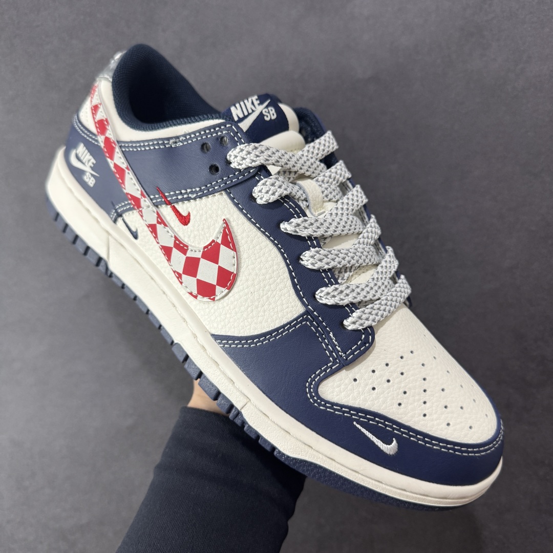 定制版Nike SB Dunk Low“蓝红白国际棋盘格勾” 高端定制 低帮休闲板鞋  XF8698-209