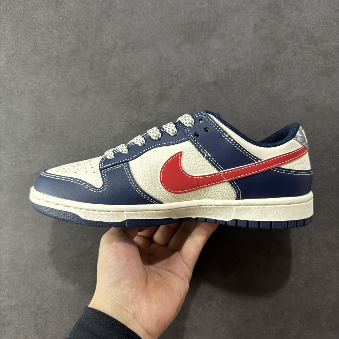 定制版Nike SB Dunk Low“蓝红白国际棋盘格勾” 高端定制 低帮休闲板鞋  XF8698-209