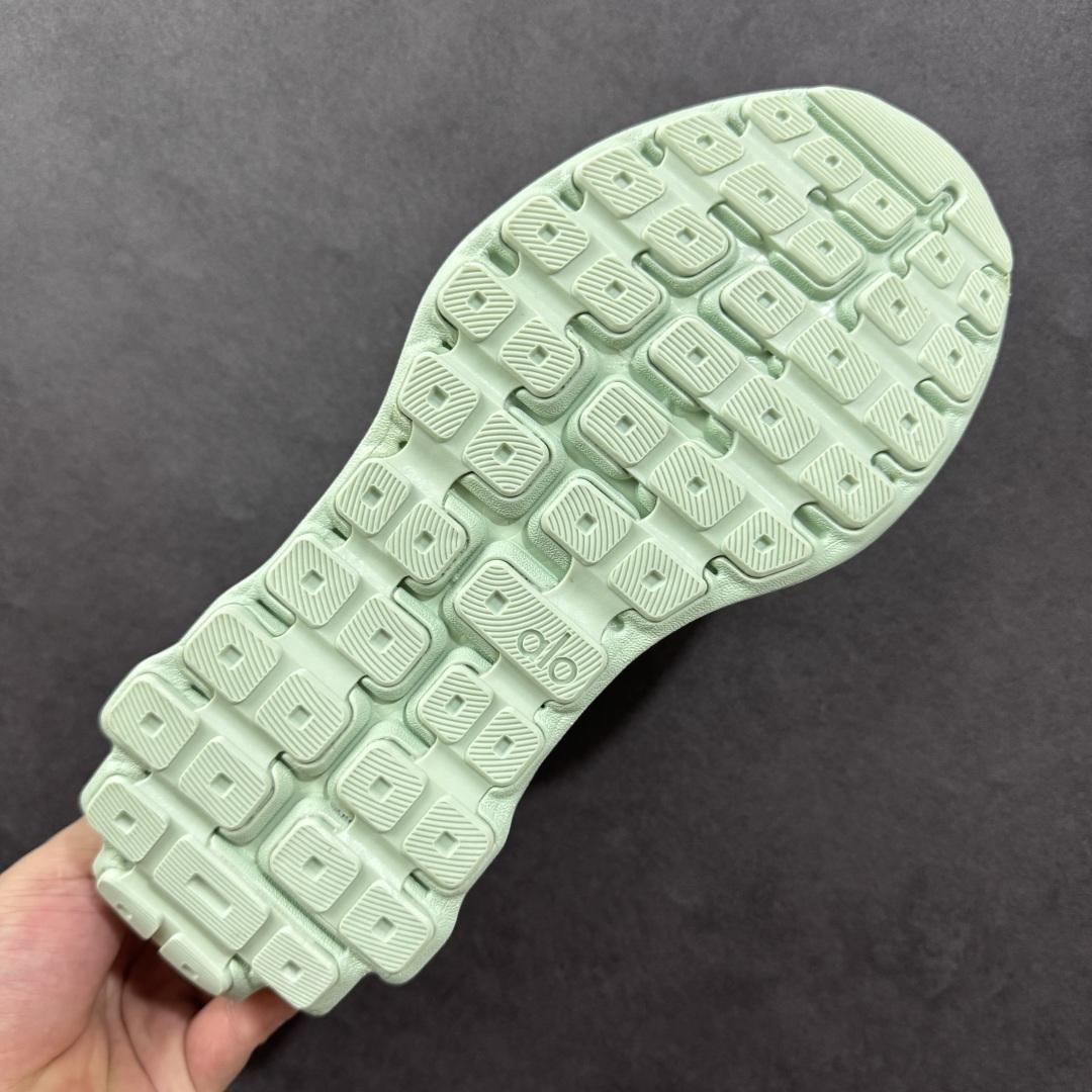 图片[9]-【PK版本】Alo Runner Mode96 明星同款 常青款增高低帮休闲运动鞋   超完美性价比 价格一步到位 超高品质 完美版型 清洁度超高 大厂采购原材料 多处细节一步到位 全新轻量EVA发泡缓震中底， 外置特殊防滑耐磨橡胶大底 厚度4cm增高效果 随意搭配的都好看的鞋子 尺码：36-45-选品中心