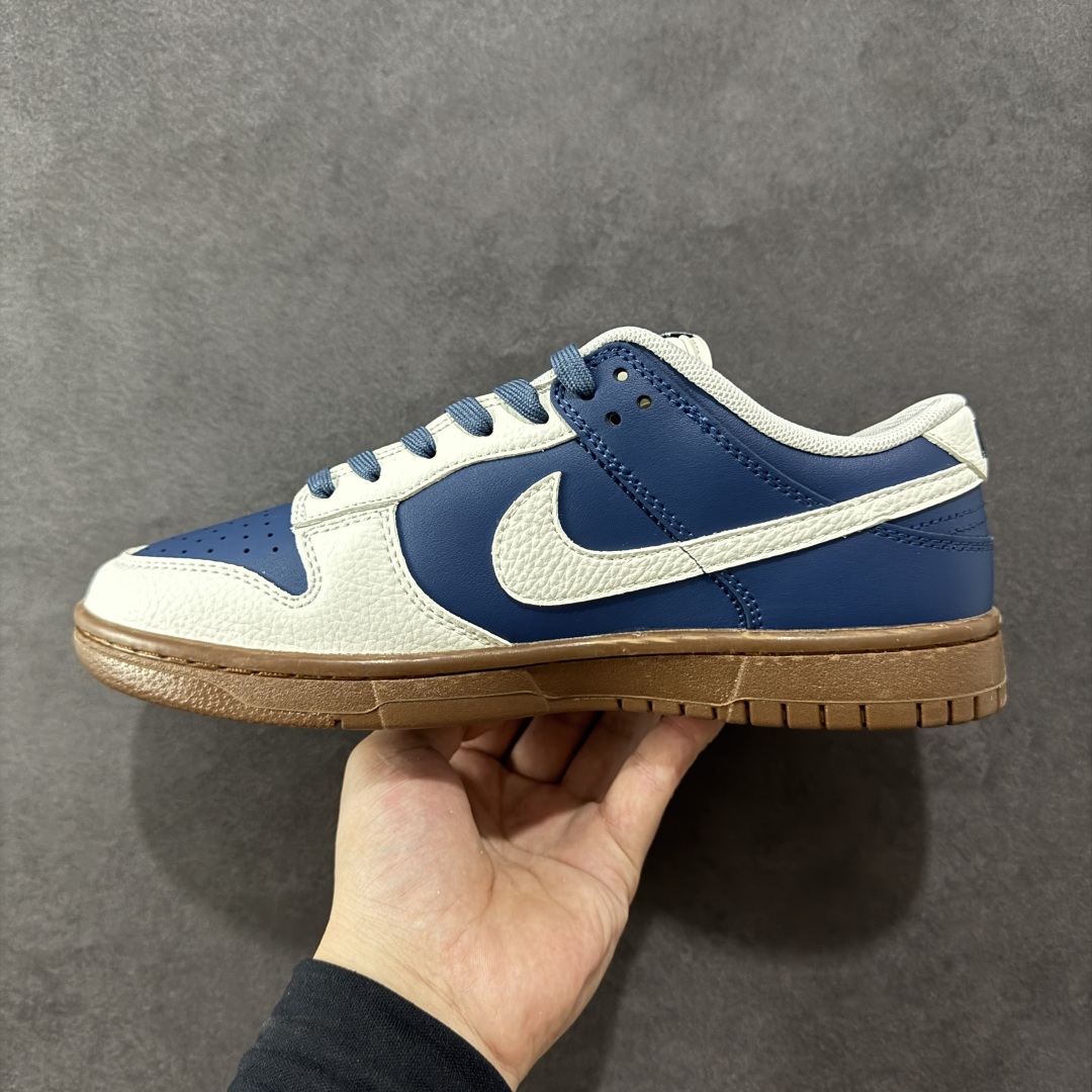 定制版Nike SB Dunk Low “巴黎世家联名---奶白蓝生胶” 高端定制 低帮休闲板鞋  FX1588-315