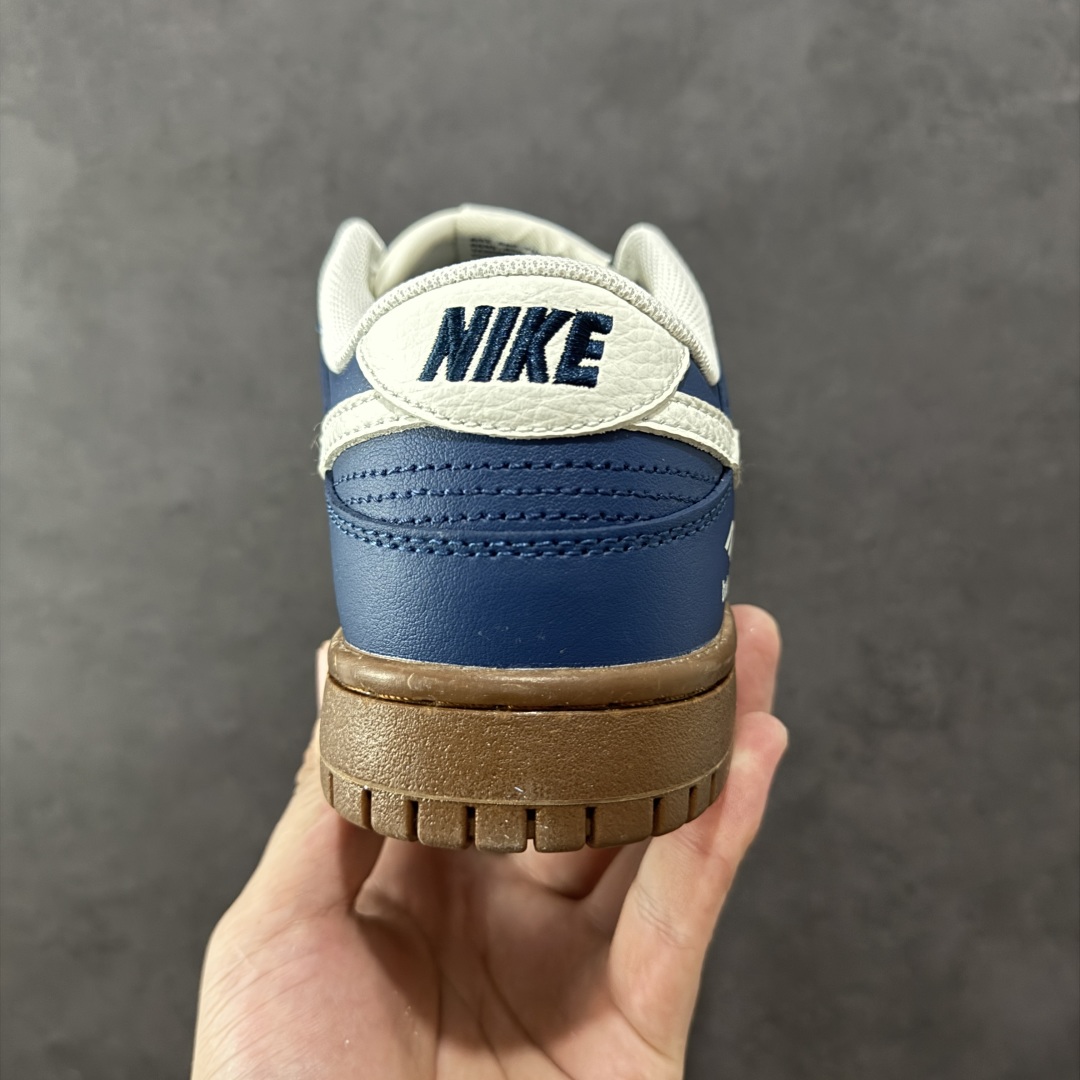 定制版Nike SB Dunk Low “巴黎世家联名---奶白蓝生胶” 高端定制 低帮休闲板鞋  FX1588-315