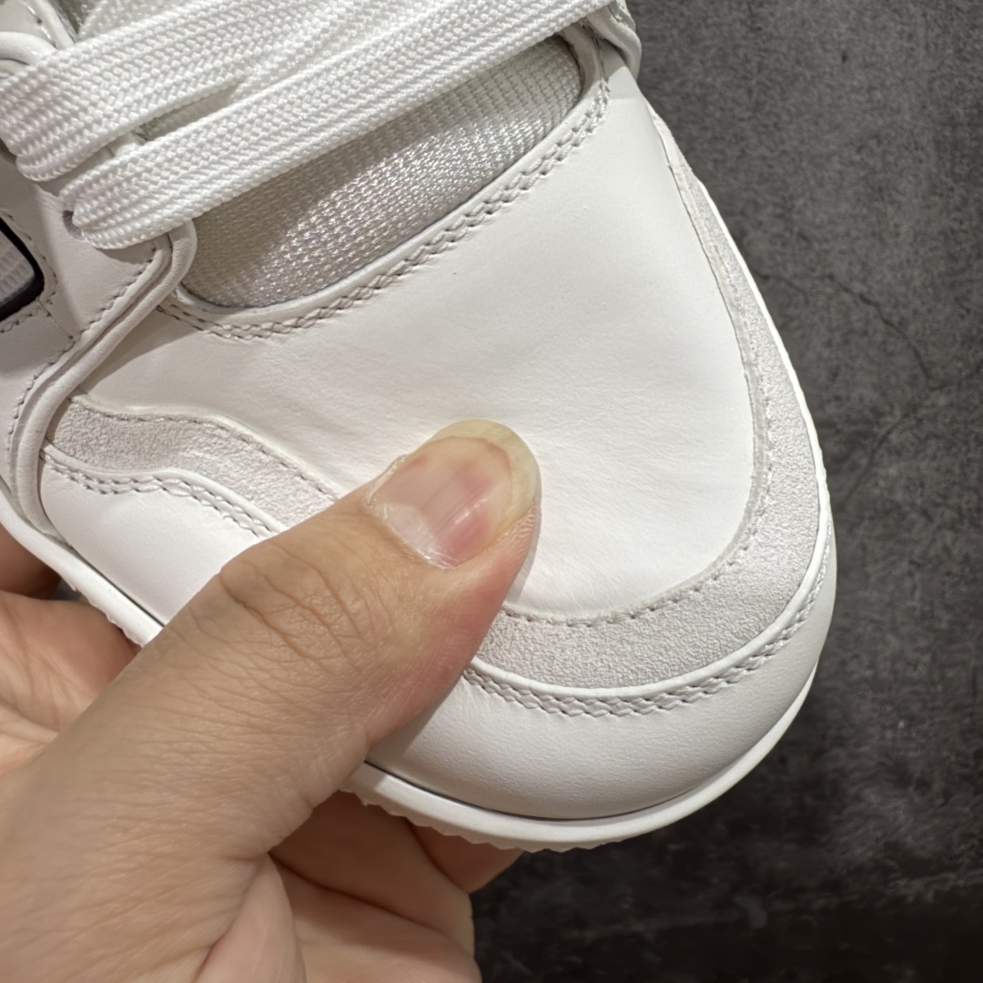 图片[4]-【专柜版/海淘代购版】 现货当天可取 LV Trainer系列高奢运动鞋 x Nigo 联名白色 新款芯片顶级 潮人必备单品 同步ZP官网空胶工艺 鞋舌、挂饰均镶嵌NFC芯片感应装置 正确胶片断点式设计 中底正确还原原版油印字母比例 1：1原楦格板、楦头、刀磨全新升级！ 独家订制顶级压纹麂皮 原版开模TPU大底 质感原版一致 垫脚聚米微料加透气英伦网布 披靡市场任何版本！细节完美呈现！ 代购指定版本 全新升级最新双盒包装 扫码秒进官网！ 全套包装配件同比原版 尺码： 38-46-选品中心