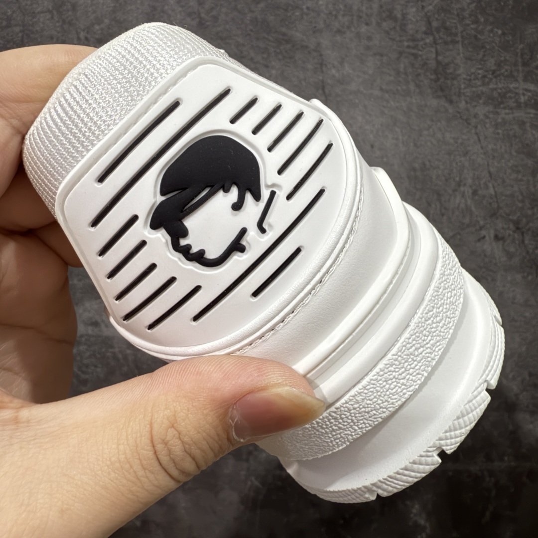 图片[2]-【专柜版/海淘代购版】 现货当天可取 LV Trainer系列高奢运动鞋 x Nigo 联名白色 新款芯片顶级 潮人必备单品 同步ZP官网空胶工艺 鞋舌、挂饰均镶嵌NFC芯片感应装置 正确胶片断点式设计 中底正确还原原版油印字母比例 1：1原楦格板、楦头、刀磨全新升级！ 独家订制顶级压纹麂皮 原版开模TPU大底 质感原版一致 垫脚聚米微料加透气英伦网布 披靡市场任何版本！细节完美呈现！ 代购指定版本 全新升级最新双盒包装 扫码秒进官网！ 全套包装配件同比原版 尺码： 38-46-选品中心