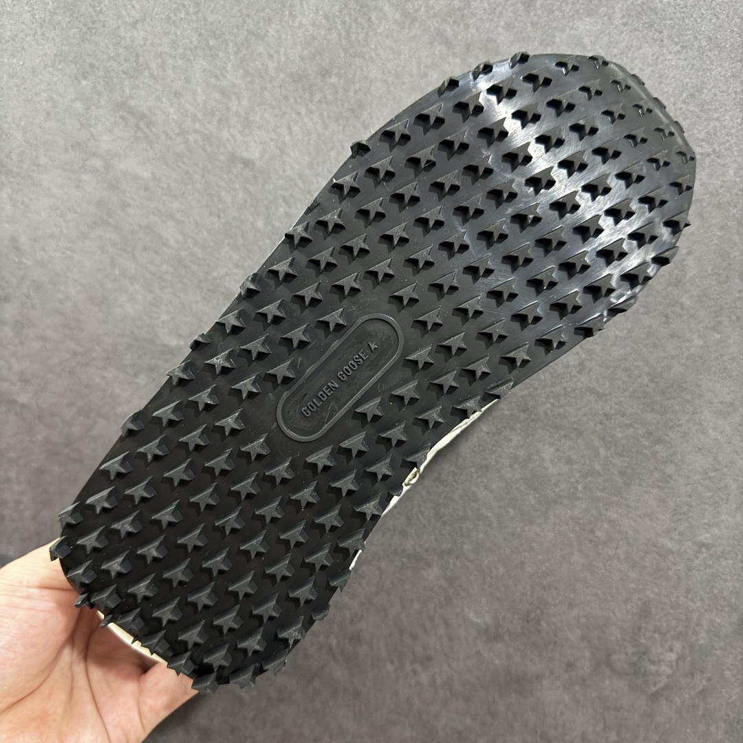 图片[9]-【PZ版本】意大利时装品牌GGDB/Golden Goose Marathon Trimmed sneakers 马拉松系列低帮华夫复古百搭休闲运动慢跑鞋 原装级别 男女鞋配置防尘包装物及配件 原楦原纸版数据开发版型 采用翻毛皮组合复合牛津布鞋面材质 中底嵌入打磨EVA缓震切片 外置防滑耐磨橡胶大底❗ 尺码： 36 37 38 39 40 41 42 43 44 45-选品中心