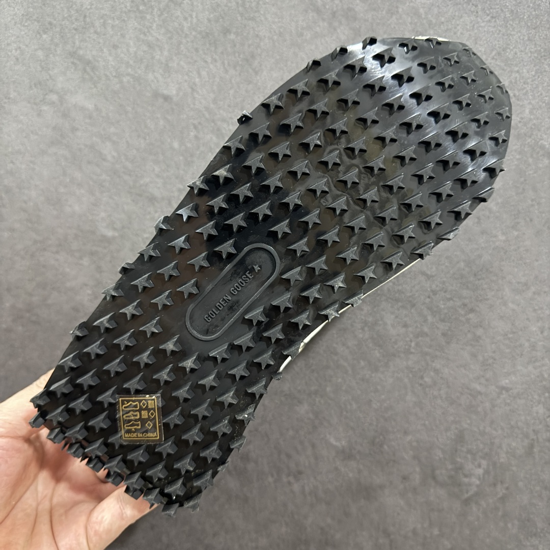 图片[9]-【PZ版本】意大利时装品牌GGDB/Golden Goose Marathon Trimmed sneakers 马拉松系列低帮华夫复古百搭休闲运动慢跑鞋 原装级别 男女鞋配置防尘包装物及配件 原楦原纸版数据开发版型 采用翻毛皮组合复合牛津布鞋面材质 中底嵌入打磨EVA缓震切片 外置防滑耐磨橡胶大底❗ 尺码： 36 37 38 39 40 41 42 43 44 45-选品中心