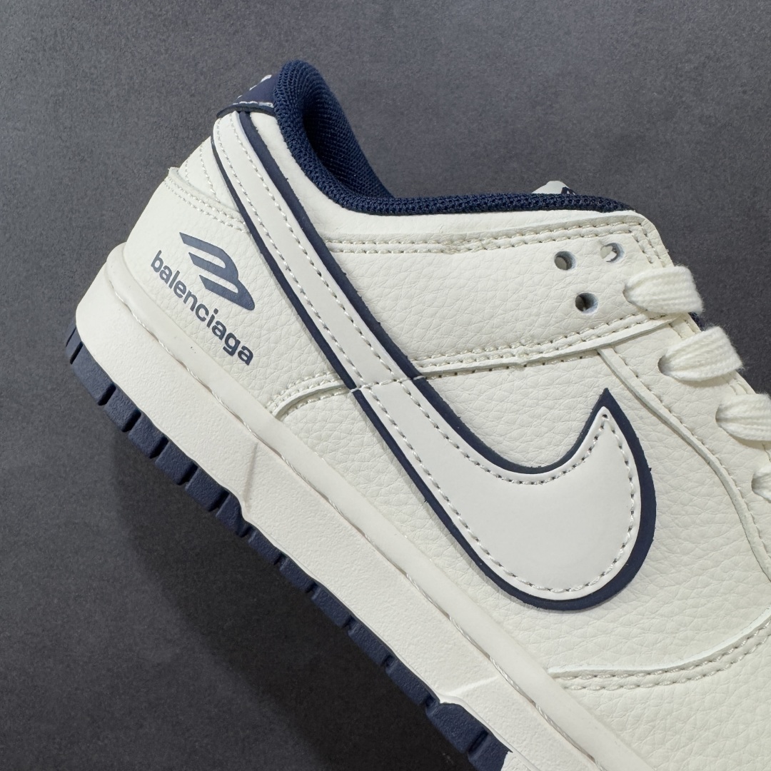 定制版Nike SB Dunk Low “巴黎世家联名---奶白蓝双色底” 高端定制 低帮休闲板鞋 XD1588-232