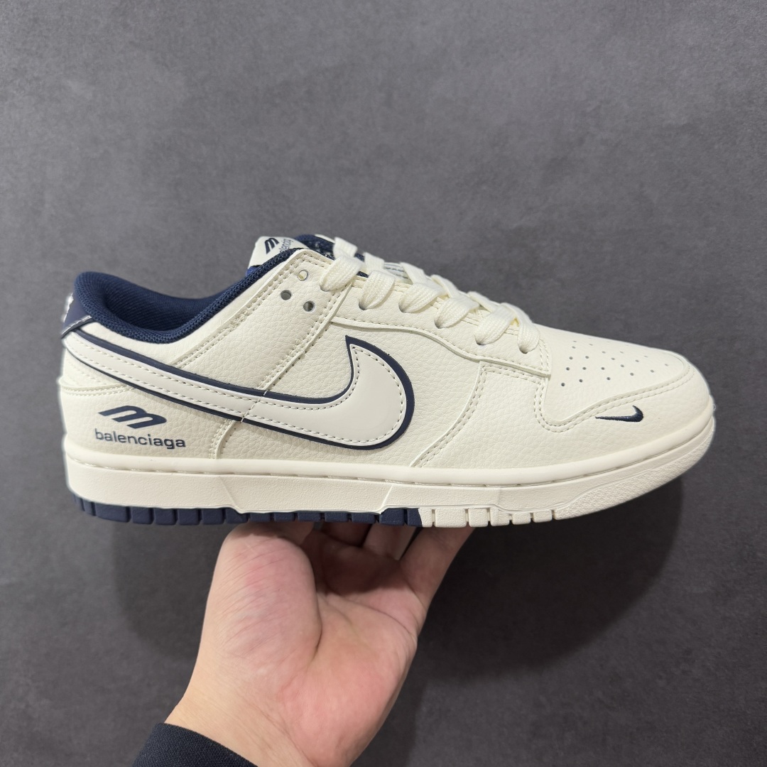 定制版Nike SB Dunk Low “巴黎世家联名—奶白蓝双色底” 高端定制 低帮休闲板鞋 XD1588-232