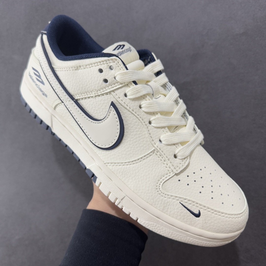 定制版Nike SB Dunk Low “巴黎世家联名---奶白蓝双色底” 高端定制 低帮休闲板鞋 XD1588-232