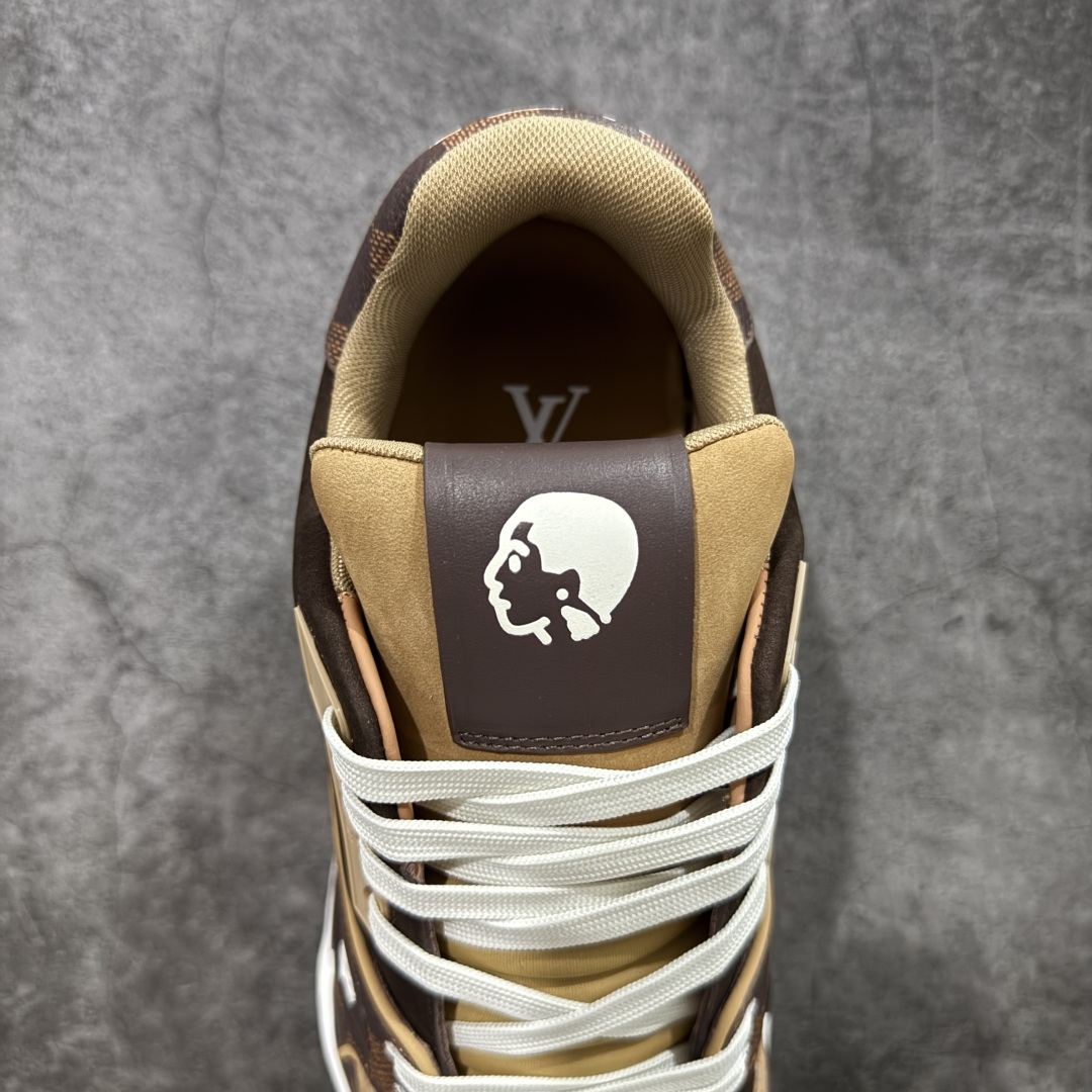 图片[8]-【专柜版/海淘代购版】 现货当天可取 LV Trainer系列高奢运动鞋 x Nigo 棕色棋盘格 新款芯片顶级 潮人必备单品 同步ZP官网空胶工艺 鞋舌、挂饰均镶嵌NFC芯片感应装置 正确胶片断点式设计 中底正确还原原版油印字母比例 1：1原楦格板、楦头、刀磨全新升级！ 独家订制顶级压纹麂皮 原版开模TPU大底 质感原版一致 垫脚聚米微料加透气英伦网布 披靡市场任何版本！细节完美呈现！ 代购指定版本 全新升级最新双盒包装 扫码秒进官网！ 全套包装配件同比原版 尺码： 38-46-选品中心