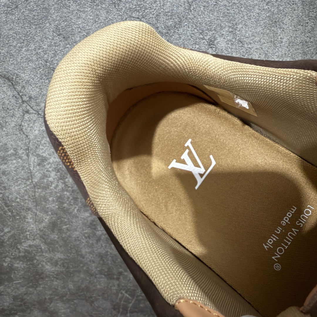 图片[8]-【专柜版/海淘代购版】 现货当天可取 LV Trainer系列高奢运动鞋 x Nigo 棕色棋盘格 新款芯片顶级 潮人必备单品 同步ZP官网空胶工艺 鞋舌、挂饰均镶嵌NFC芯片感应装置 正确胶片断点式设计 中底正确还原原版油印字母比例 1：1原楦格板、楦头、刀磨全新升级！ 独家订制顶级压纹麂皮 原版开模TPU大底 质感原版一致 垫脚聚米微料加透气英伦网布 披靡市场任何版本！细节完美呈现！ 代购指定版本 全新升级最新双盒包装 扫码秒进官网！ 全套包装配件同比原版 尺码： 38-46-选品中心