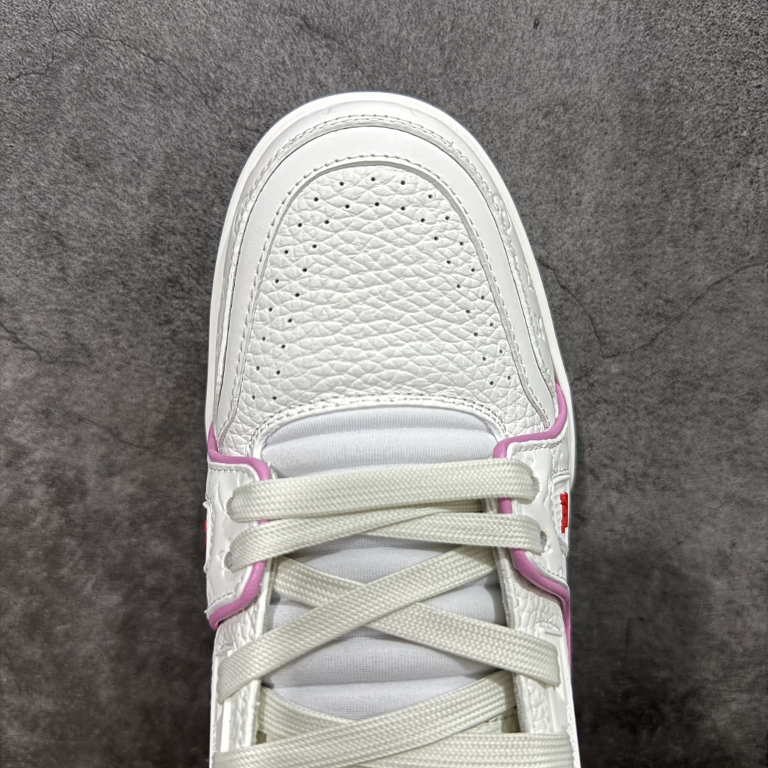 图片[5]-【专柜版/海淘代购版】 现货当天可取 LV Trainer系列高奢运动鞋 限定款 新款芯片顶级 潮人必备单品 同步ZP官网空胶工艺 鞋舌、挂饰均镶嵌NFC芯片感应装置 正确胶片断点式设计 中底正确还原原版油印字母比例 1：1原楦格板、楦头、刀磨全新升级！ 独家订制顶级压纹麂皮 原版开模TPU大底 质感原版一致 垫脚聚米微料加透气英伦网布 披靡市场任何版本！细节完美呈现！ 代购指定版本 全新升级最新双盒包装 扫码秒进官网！ 全套包装配件同比原版 尺码： 35-40-选品中心