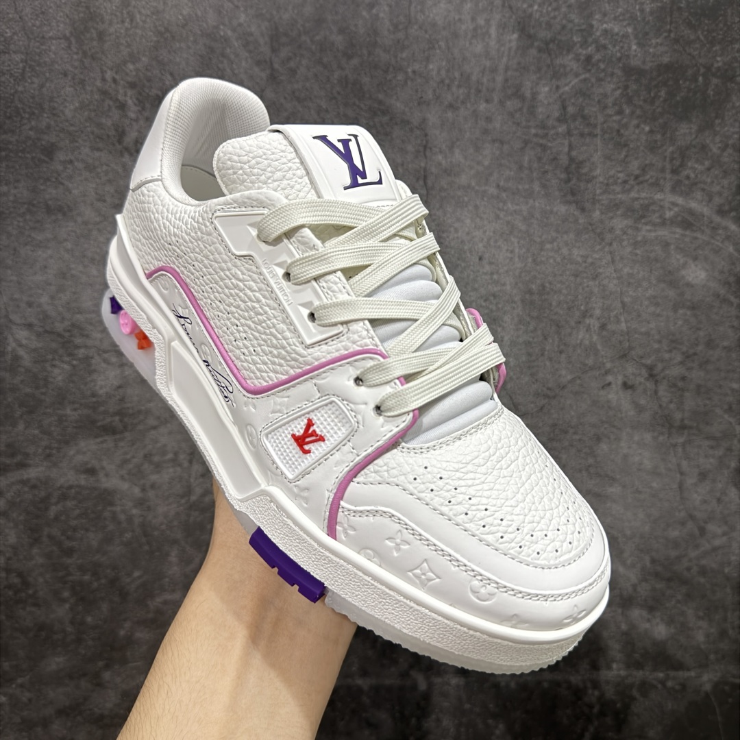 图片[3]-【专柜版/海淘代购版】 现货当天可取 LV Trainer系列高奢运动鞋 限定款 新款芯片顶级 潮人必备单品 同步ZP官网空胶工艺 鞋舌、挂饰均镶嵌NFC芯片感应装置 正确胶片断点式设计 中底正确还原原版油印字母比例 1：1原楦格板、楦头、刀磨全新升级！ 独家订制顶级压纹麂皮 原版开模TPU大底 质感原版一致 垫脚聚米微料加透气英伦网布 披靡市场任何版本！细节完美呈现！ 代购指定版本 全新升级最新双盒包装 扫码秒进官网！ 全套包装配件同比原版 尺码： 35-40-选品中心