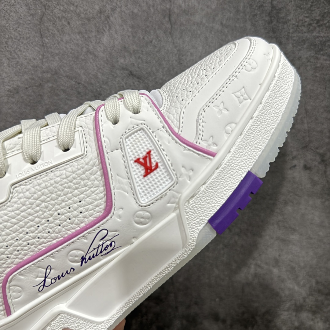 图片[6]-【专柜版/海淘代购版】 现货当天可取 LV Trainer系列高奢运动鞋 限定款 新款芯片顶级 潮人必备单品 同步ZP官网空胶工艺 鞋舌、挂饰均镶嵌NFC芯片感应装置 正确胶片断点式设计 中底正确还原原版油印字母比例 1：1原楦格板、楦头、刀磨全新升级！ 独家订制顶级压纹麂皮 原版开模TPU大底 质感原版一致 垫脚聚米微料加透气英伦网布 披靡市场任何版本！细节完美呈现！ 代购指定版本 全新升级最新双盒包装 扫码秒进官网！ 全套包装配件同比原版 尺码： 35-40-选品中心