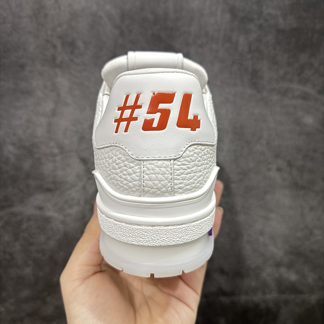 图片[4]-【专柜版/海淘代购版】 现货当天可取 LV Trainer系列高奢运动鞋 限定款 新款芯片顶级 潮人必备单品 同步ZP官网空胶工艺 鞋舌、挂饰均镶嵌NFC芯片感应装置 正确胶片断点式设计 中底正确还原原版油印字母比例 1：1原楦格板、楦头、刀磨全新升级！ 独家订制顶级压纹麂皮 原版开模TPU大底 质感原版一致 垫脚聚米微料加透气英伦网布 披靡市场任何版本！细节完美呈现！ 代购指定版本 全新升级最新双盒包装 扫码秒进官网！ 全套包装配件同比原版 尺码： 35-40-选品中心