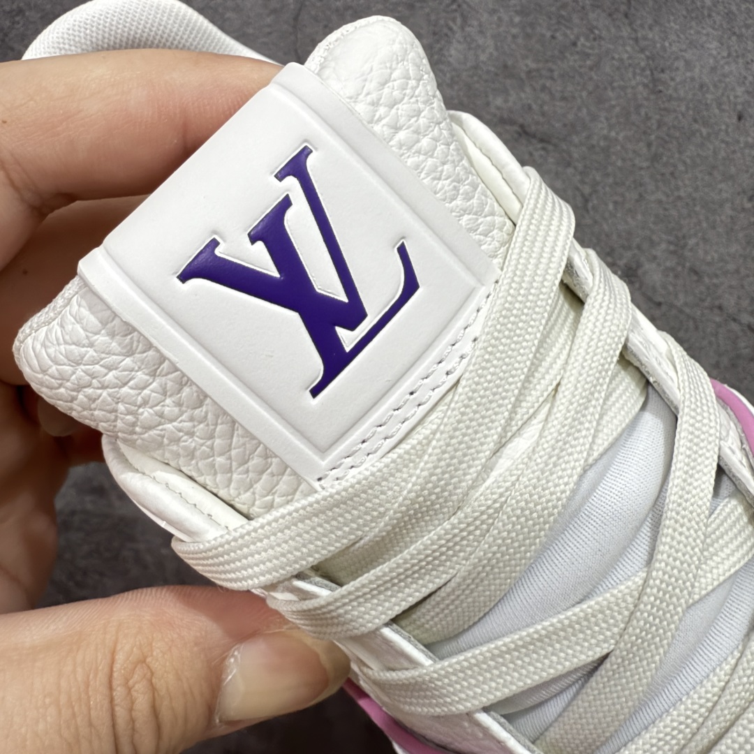 图片[6]-【专柜版/海淘代购版】 现货当天可取 LV Trainer系列高奢运动鞋 限定款 新款芯片顶级 潮人必备单品 同步ZP官网空胶工艺 鞋舌、挂饰均镶嵌NFC芯片感应装置 正确胶片断点式设计 中底正确还原原版油印字母比例 1：1原楦格板、楦头、刀磨全新升级！ 独家订制顶级压纹麂皮 原版开模TPU大底 质感原版一致 垫脚聚米微料加透气英伦网布 披靡市场任何版本！细节完美呈现！ 代购指定版本 全新升级最新双盒包装 扫码秒进官网！ 全套包装配件同比原版 尺码： 35-40-选品中心