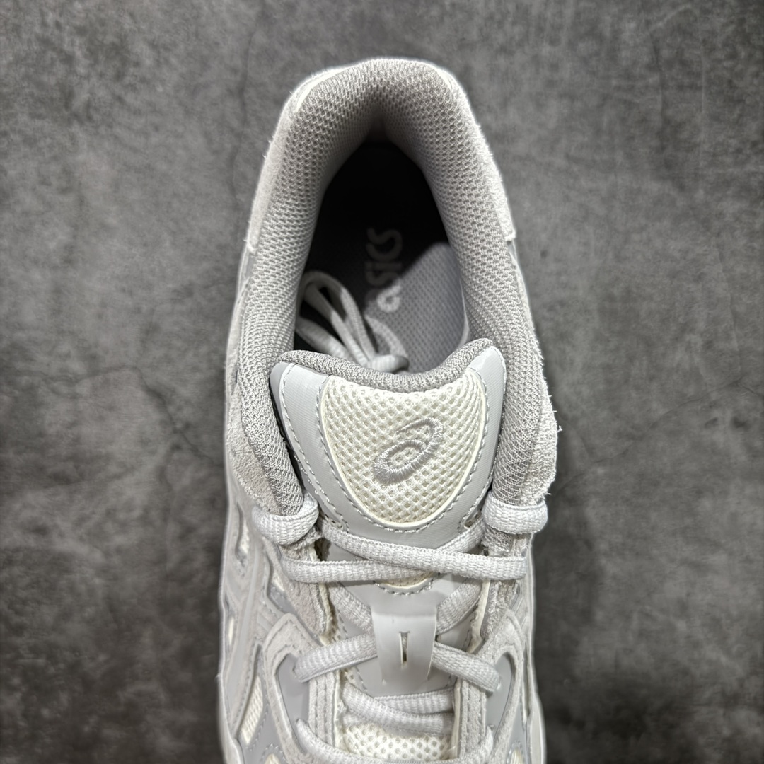 图片[8]-【总裁版本】顶级 Asics GEL-NYC系列 灰白 亚瑟士运动休闲透气专业跑鞋 行业领头版本 出货即巅峰 原鞋购入开发 原材料 原数据打造 完美版型 超完美做工 细节一步到位 原版对比无任何差别 #鞋面采用反绒皮与网布拼接 透气舒适兼具休闲时尚 结合简明的配色 展现品牌的传承及引领复古流行的主题 虎爪造型的LOGO  #鞋身稳定包裹系统 支撑鞋身 经典宽大鞋型配备防偏移设计提升包裹性 穿着舒适鞋面透气孔设计 提供透气性   尺码：36 37 37.5 38 39 40 40.5 41.5 42 42.5 43.5 44 44.5 45 46 47-选品中心