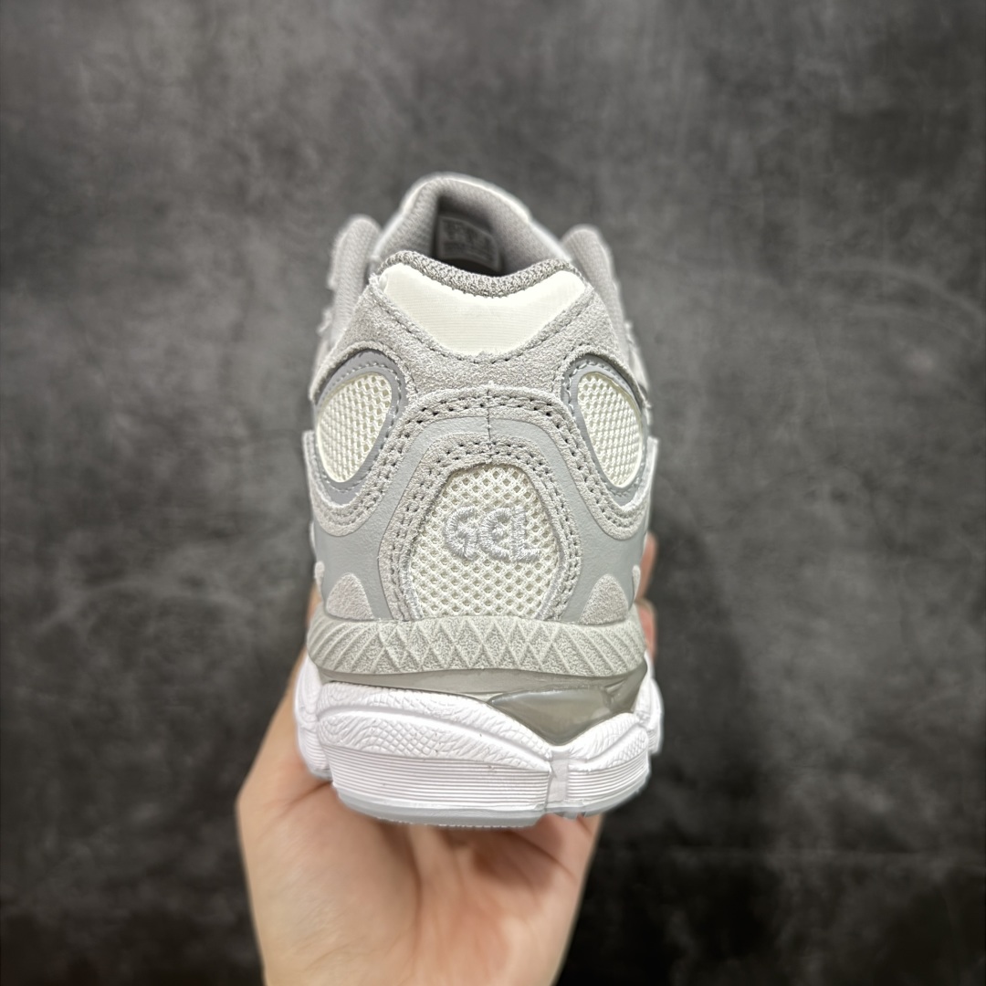 图片[4]-【总裁版本】顶级 Asics GEL-NYC系列 灰白 亚瑟士运动休闲透气专业跑鞋 行业领头版本 出货即巅峰 原鞋购入开发 原材料 原数据打造 完美版型 超完美做工 细节一步到位 原版对比无任何差别 #鞋面采用反绒皮与网布拼接 透气舒适兼具休闲时尚 结合简明的配色 展现品牌的传承及引领复古流行的主题 虎爪造型的LOGO  #鞋身稳定包裹系统 支撑鞋身 经典宽大鞋型配备防偏移设计提升包裹性 穿着舒适鞋面透气孔设计 提供透气性   尺码：36 37 37.5 38 39 40 40.5 41.5 42 42.5 43.5 44 44.5 45 46 47-选品中心