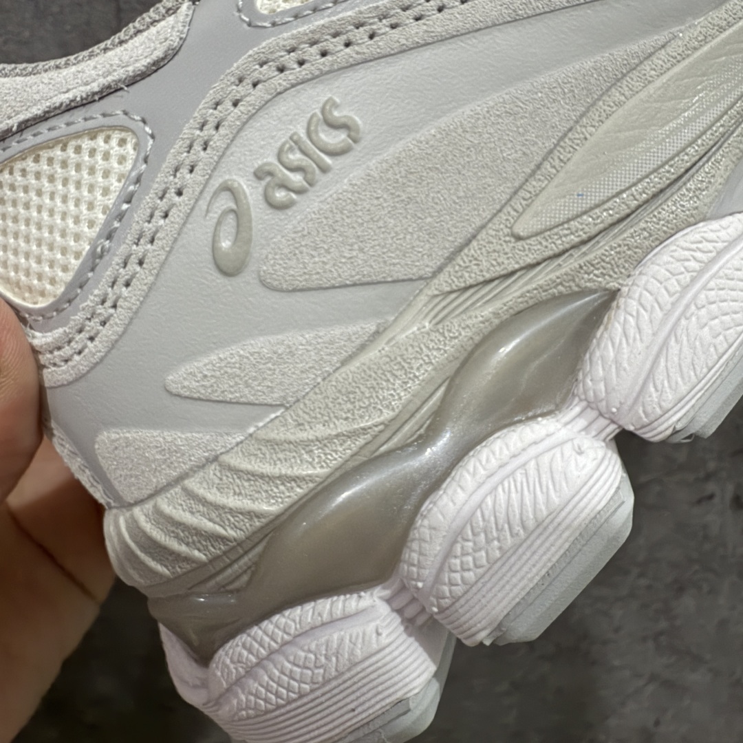 图片[3]-【总裁版本】顶级 Asics GEL-NYC系列 灰白 亚瑟士运动休闲透气专业跑鞋 行业领头版本 出货即巅峰 原鞋购入开发 原材料 原数据打造 完美版型 超完美做工 细节一步到位 原版对比无任何差别 #鞋面采用反绒皮与网布拼接 透气舒适兼具休闲时尚 结合简明的配色 展现品牌的传承及引领复古流行的主题 虎爪造型的LOGO  #鞋身稳定包裹系统 支撑鞋身 经典宽大鞋型配备防偏移设计提升包裹性 穿着舒适鞋面透气孔设计 提供透气性   尺码：36 37 37.5 38 39 40 40.5 41.5 42 42.5 43.5 44 44.5 45 46 47-选品中心