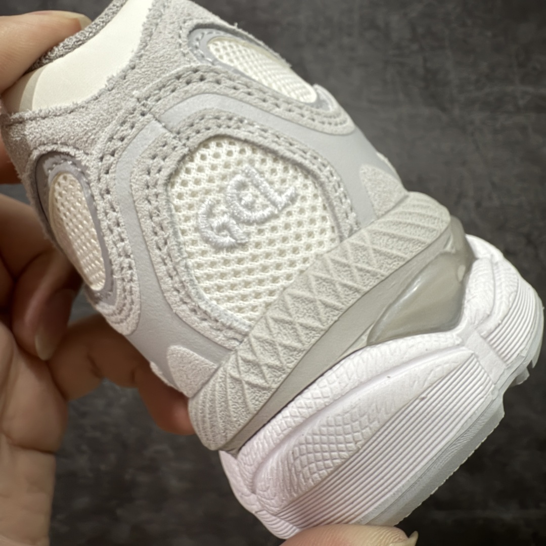 图片[2]-【总裁版本】顶级 Asics GEL-NYC系列 灰白 亚瑟士运动休闲透气专业跑鞋 行业领头版本 出货即巅峰 原鞋购入开发 原材料 原数据打造 完美版型 超完美做工 细节一步到位 原版对比无任何差别 #鞋面采用反绒皮与网布拼接 透气舒适兼具休闲时尚 结合简明的配色 展现品牌的传承及引领复古流行的主题 虎爪造型的LOGO  #鞋身稳定包裹系统 支撑鞋身 经典宽大鞋型配备防偏移设计提升包裹性 穿着舒适鞋面透气孔设计 提供透气性   尺码：36 37 37.5 38 39 40 40.5 41.5 42 42.5 43.5 44 44.5 45 46 47-选品中心