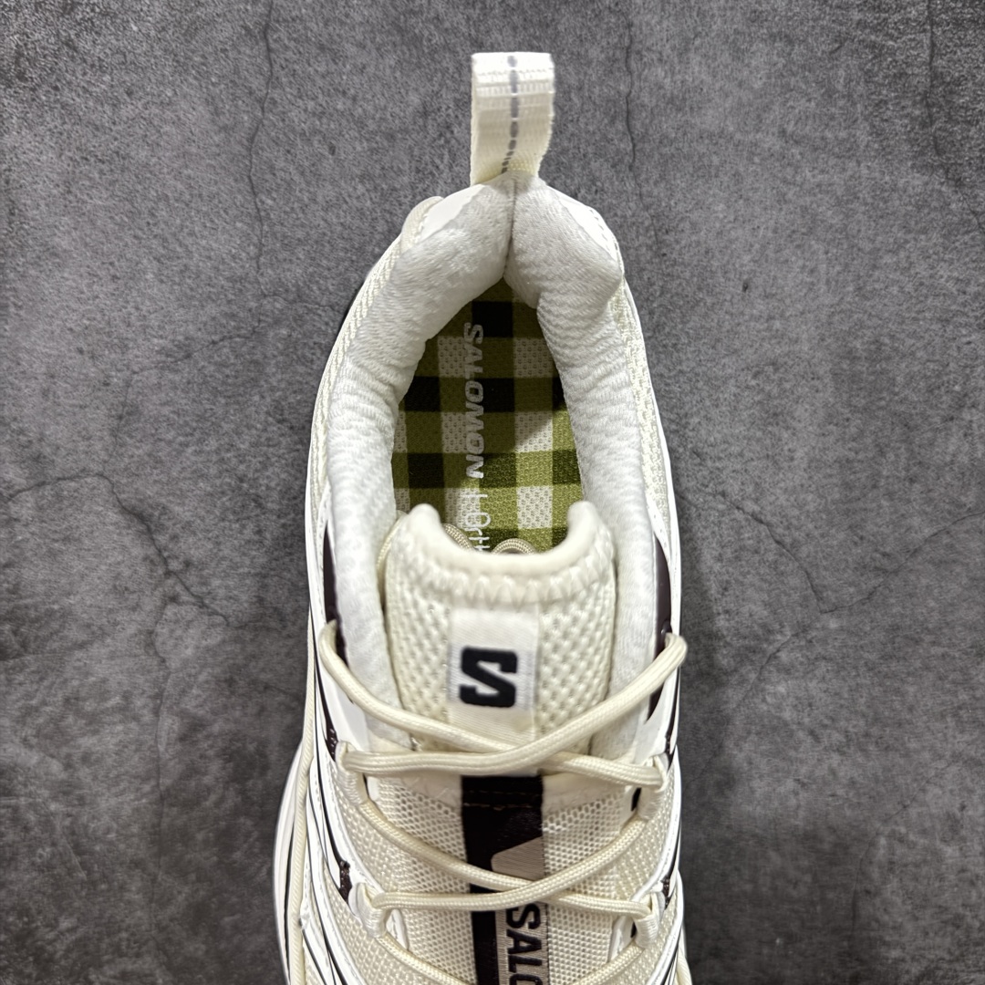 图片[8]-【绿x版】 Salomon XT-6 Expanse Canvas 萨洛蒙复古潮流户外机能登山跑鞋 二代米绿色 478085 纯原外贸平台特供订单 市场最高版 区别市场货 耗时半年巨作 全套原纸板楦头开发 原厂特供网布配套加持 确保原汁原味 完美呈现版型 原档数据独家私模五层组合大底 男女鞋同步官方开发至46.5 原装Ortholite轻量化鞋垫 中底布带钢印编号 原厂TPU锁扣 进口港宝加持 后跟自然饱满 还原公司包裹性 鞋面以“锯齿”状的包裹系统呈现 在基色底之下加入了各种色点缀 将公司的最新技术和时尚前卫的造型融入耐用的长跑款式中 鞋面由 TPU 薄膜制成 并焊接在高耐磨网眼上 使其既时尚又坚固 由 ACS底盘支撑 可增强稳定性和支撑力 以及由橡胶凸耳 Contragrip外底覆盖的 EVA 缓冲中底 旨在应对崎岖的地形 鞋舌上的彩色Salomon 标签、Quicklace 系统以及鞋头、鞋舌和鞋跟上的附加品牌使细节更加完美 让穿着者可以轻松驾驭户外与通勤下的任何运动生活场景 无缝鞋身户外随意纵横 颜值与脚感兼备 出街通勤 绝对非常吸睛 你值得拥有 尺码：36-46.5-选品中心