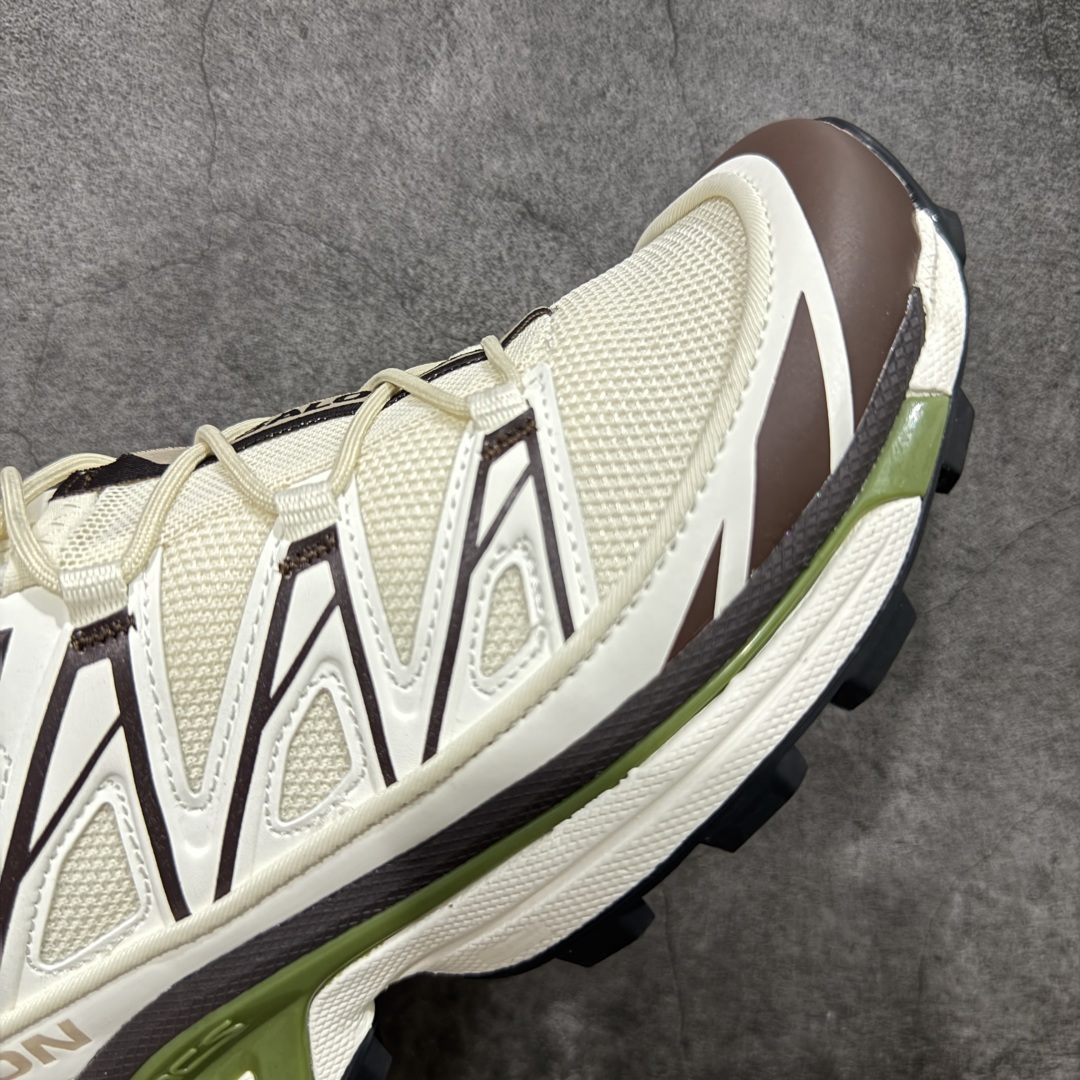 图片[6]-【绿x版】 Salomon XT-6 Expanse Canvas 萨洛蒙复古潮流户外机能登山跑鞋 二代米绿色 478085 纯原外贸平台特供订单 市场最高版 区别市场货 耗时半年巨作 全套原纸板楦头开发 原厂特供网布配套加持 确保原汁原味 完美呈现版型 原档数据独家私模五层组合大底 男女鞋同步官方开发至46.5 原装Ortholite轻量化鞋垫 中底布带钢印编号 原厂TPU锁扣 进口港宝加持 后跟自然饱满 还原公司包裹性 鞋面以“锯齿”状的包裹系统呈现 在基色底之下加入了各种色点缀 将公司的最新技术和时尚前卫的造型融入耐用的长跑款式中 鞋面由 TPU 薄膜制成 并焊接在高耐磨网眼上 使其既时尚又坚固 由 ACS底盘支撑 可增强稳定性和支撑力 以及由橡胶凸耳 Contragrip外底覆盖的 EVA 缓冲中底 旨在应对崎岖的地形 鞋舌上的彩色Salomon 标签、Quicklace 系统以及鞋头、鞋舌和鞋跟上的附加品牌使细节更加完美 让穿着者可以轻松驾驭户外与通勤下的任何运动生活场景 无缝鞋身户外随意纵横 颜值与脚感兼备 出街通勤 绝对非常吸睛 你值得拥有 尺码：36-46.5-选品中心