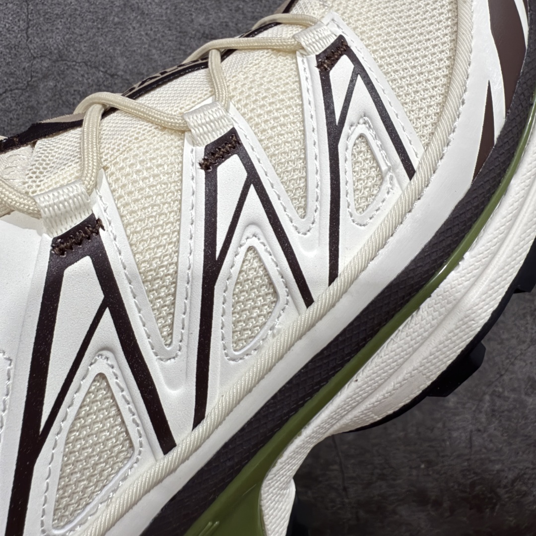 图片[4]-【绿x版】 Salomon XT-6 Expanse Canvas 萨洛蒙复古潮流户外机能登山跑鞋 二代米绿色 478085 纯原外贸平台特供订单 市场最高版 区别市场货 耗时半年巨作 全套原纸板楦头开发 原厂特供网布配套加持 确保原汁原味 完美呈现版型 原档数据独家私模五层组合大底 男女鞋同步官方开发至46.5 原装Ortholite轻量化鞋垫 中底布带钢印编号 原厂TPU锁扣 进口港宝加持 后跟自然饱满 还原公司包裹性 鞋面以“锯齿”状的包裹系统呈现 在基色底之下加入了各种色点缀 将公司的最新技术和时尚前卫的造型融入耐用的长跑款式中 鞋面由 TPU 薄膜制成 并焊接在高耐磨网眼上 使其既时尚又坚固 由 ACS底盘支撑 可增强稳定性和支撑力 以及由橡胶凸耳 Contragrip外底覆盖的 EVA 缓冲中底 旨在应对崎岖的地形 鞋舌上的彩色Salomon 标签、Quicklace 系统以及鞋头、鞋舌和鞋跟上的附加品牌使细节更加完美 让穿着者可以轻松驾驭户外与通勤下的任何运动生活场景 无缝鞋身户外随意纵横 颜值与脚感兼备 出街通勤 绝对非常吸睛 你值得拥有 尺码：36-46.5-选品中心