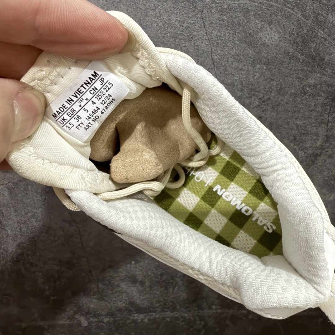 图片[6]-【绿x版】 Salomon XT-6 Expanse Canvas 萨洛蒙复古潮流户外机能登山跑鞋 二代米绿色 478085 纯原外贸平台特供订单 市场最高版 区别市场货 耗时半年巨作 全套原纸板楦头开发 原厂特供网布配套加持 确保原汁原味 完美呈现版型 原档数据独家私模五层组合大底 男女鞋同步官方开发至46.5 原装Ortholite轻量化鞋垫 中底布带钢印编号 原厂TPU锁扣 进口港宝加持 后跟自然饱满 还原公司包裹性 鞋面以“锯齿”状的包裹系统呈现 在基色底之下加入了各种色点缀 将公司的最新技术和时尚前卫的造型融入耐用的长跑款式中 鞋面由 TPU 薄膜制成 并焊接在高耐磨网眼上 使其既时尚又坚固 由 ACS底盘支撑 可增强稳定性和支撑力 以及由橡胶凸耳 Contragrip外底覆盖的 EVA 缓冲中底 旨在应对崎岖的地形 鞋舌上的彩色Salomon 标签、Quicklace 系统以及鞋头、鞋舌和鞋跟上的附加品牌使细节更加完美 让穿着者可以轻松驾驭户外与通勤下的任何运动生活场景 无缝鞋身户外随意纵横 颜值与脚感兼备 出街通勤 绝对非常吸睛 你值得拥有 尺码：36-46.5-选品中心