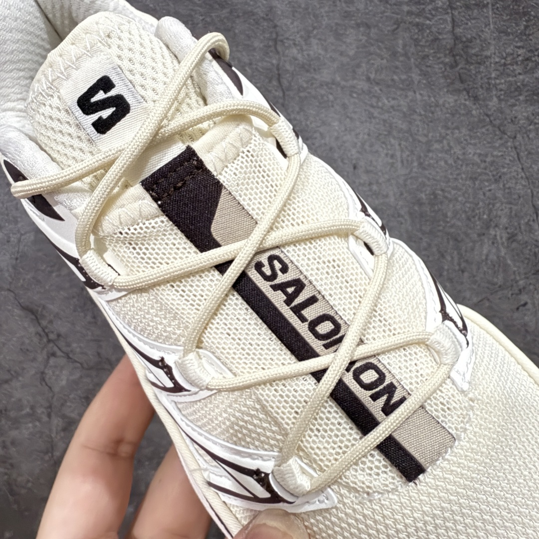 图片[5]-【绿x版】 Salomon XT-6 Expanse Canvas 萨洛蒙复古潮流户外机能登山跑鞋 二代米绿色 478085 纯原外贸平台特供订单 市场最高版 区别市场货 耗时半年巨作 全套原纸板楦头开发 原厂特供网布配套加持 确保原汁原味 完美呈现版型 原档数据独家私模五层组合大底 男女鞋同步官方开发至46.5 原装Ortholite轻量化鞋垫 中底布带钢印编号 原厂TPU锁扣 进口港宝加持 后跟自然饱满 还原公司包裹性 鞋面以“锯齿”状的包裹系统呈现 在基色底之下加入了各种色点缀 将公司的最新技术和时尚前卫的造型融入耐用的长跑款式中 鞋面由 TPU 薄膜制成 并焊接在高耐磨网眼上 使其既时尚又坚固 由 ACS底盘支撑 可增强稳定性和支撑力 以及由橡胶凸耳 Contragrip外底覆盖的 EVA 缓冲中底 旨在应对崎岖的地形 鞋舌上的彩色Salomon 标签、Quicklace 系统以及鞋头、鞋舌和鞋跟上的附加品牌使细节更加完美 让穿着者可以轻松驾驭户外与通勤下的任何运动生活场景 无缝鞋身户外随意纵横 颜值与脚感兼备 出街通勤 绝对非常吸睛 你值得拥有 尺码：36-46.5-选品中心