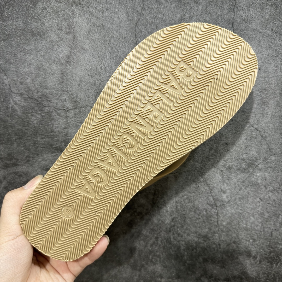  
【纯原】巴黎世家 TRACK SNEAKER RECY CLED 经典百搭简约人字拖 夏季家居沙滩街
