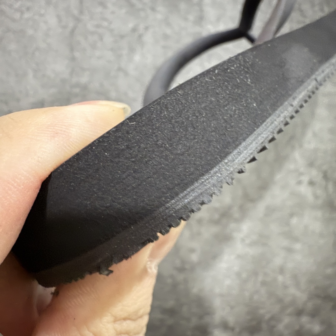  
【纯原】巴黎世家 TRACK SNEAKER RECY CLED 经典百搭简约人字拖 夏季家居沙滩街