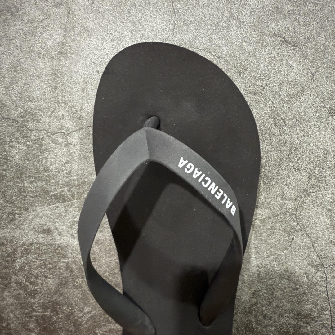  
【纯原】巴黎世家 TRACK SNEAKER RECY CLED 经典百搭简约人字拖 夏季家居沙滩街